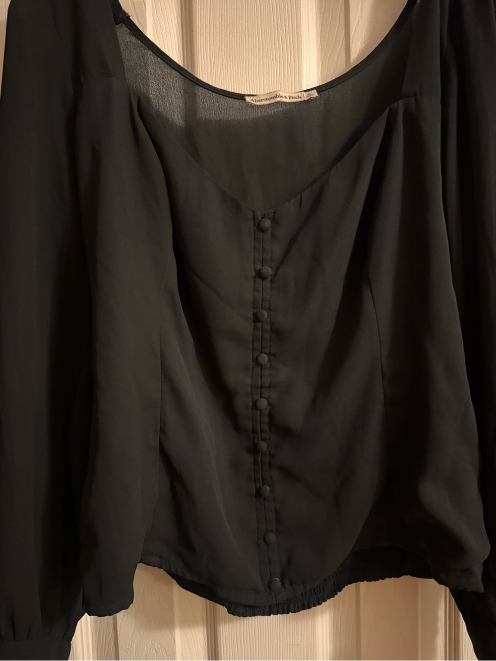 Abercrombie & Fitch Black Long-Sleeve Scoop Neck Blouse with Button Details - Picture 4 of 4